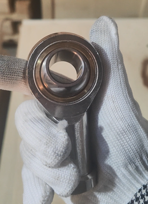SI..TK maintenance-free rod end bearing features female thread design. 