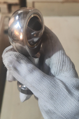 SI..TK maintenance-free rod end bearing features female thread design. 